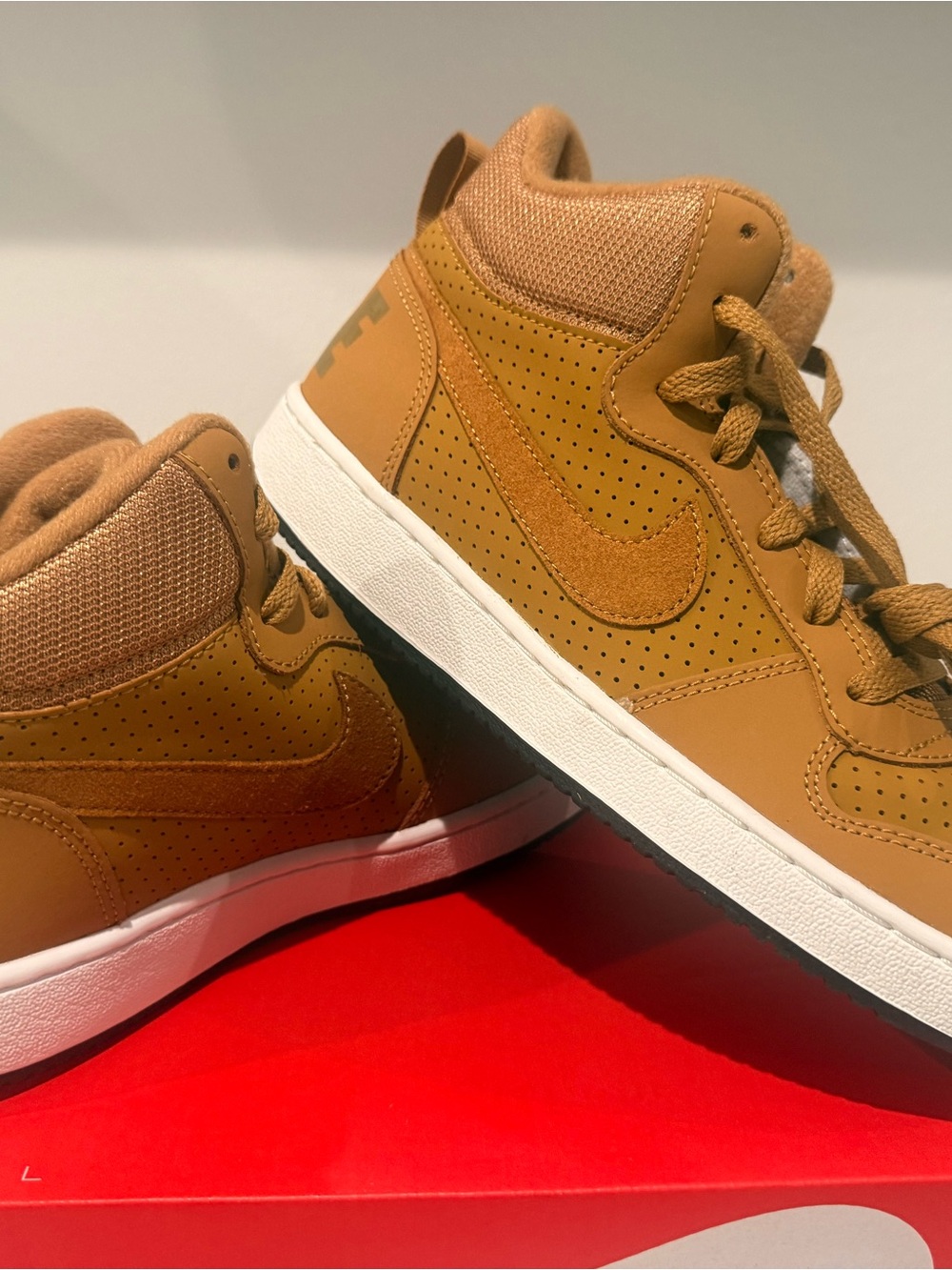 Nike Court Borough Mid (GS) Unisex Mid-Top Sneakers Wheat US 6Y EU 38.5